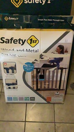 Safety 1st Wood-and-Metal Flat Slat Gate, Grey 29 X38