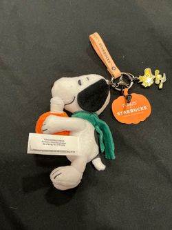 New Starbucks Peanuts Snoopy Keychain