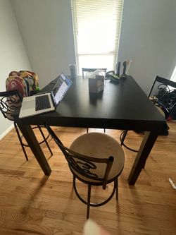 Table & Bar Stools