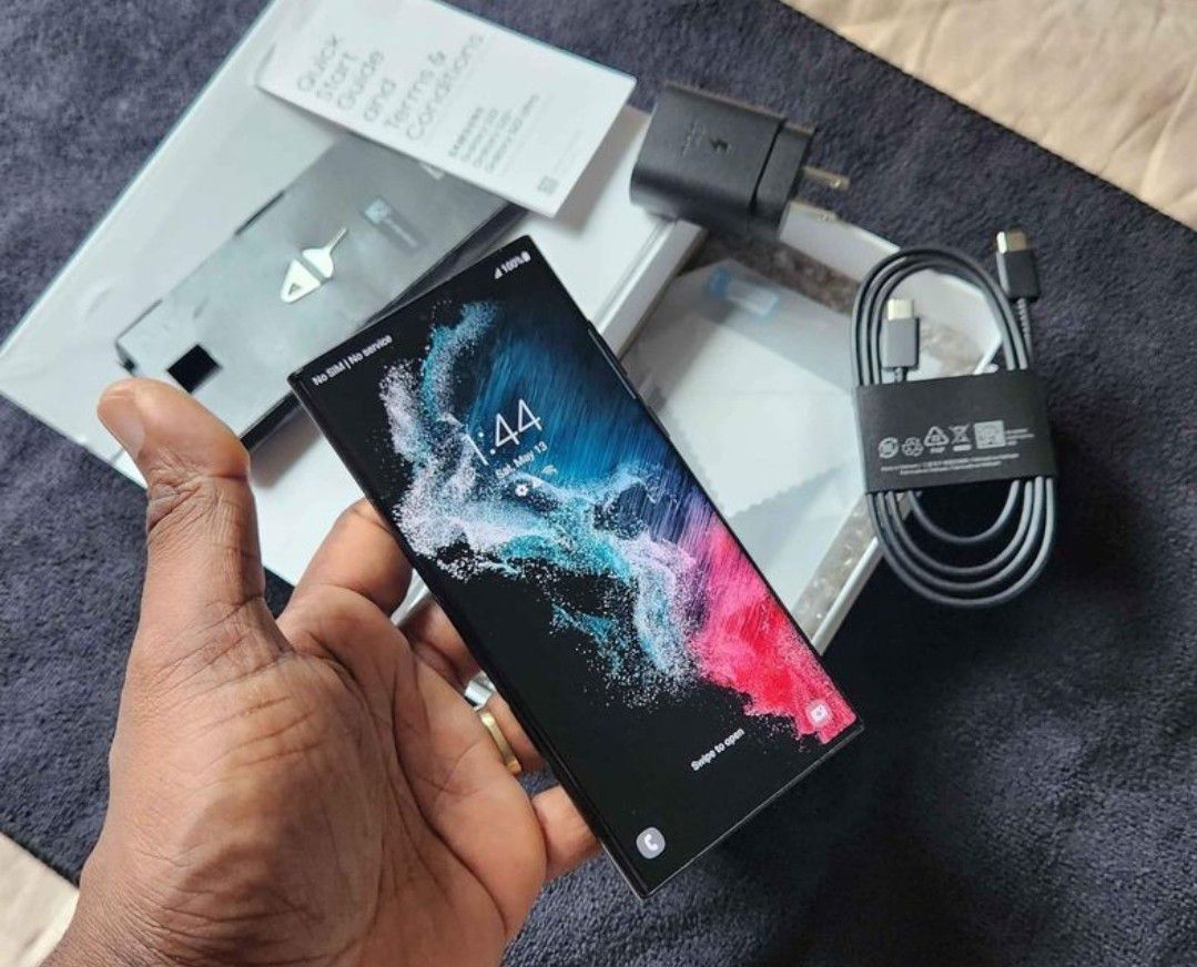 Samsung Galaxy S22 Ultra 5G SM-S908U - 256GB - Phantom Gray Unlocked   Full Accessories. One Month Warranty 