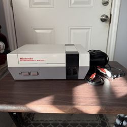 NES Original (has Nintendo Ac Porter And AV) With Accessories/Games