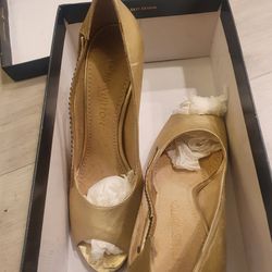 LOUIS VUITTON MENS and WOMENS SHOES for Sale in Vacaville, CA - OfferUp