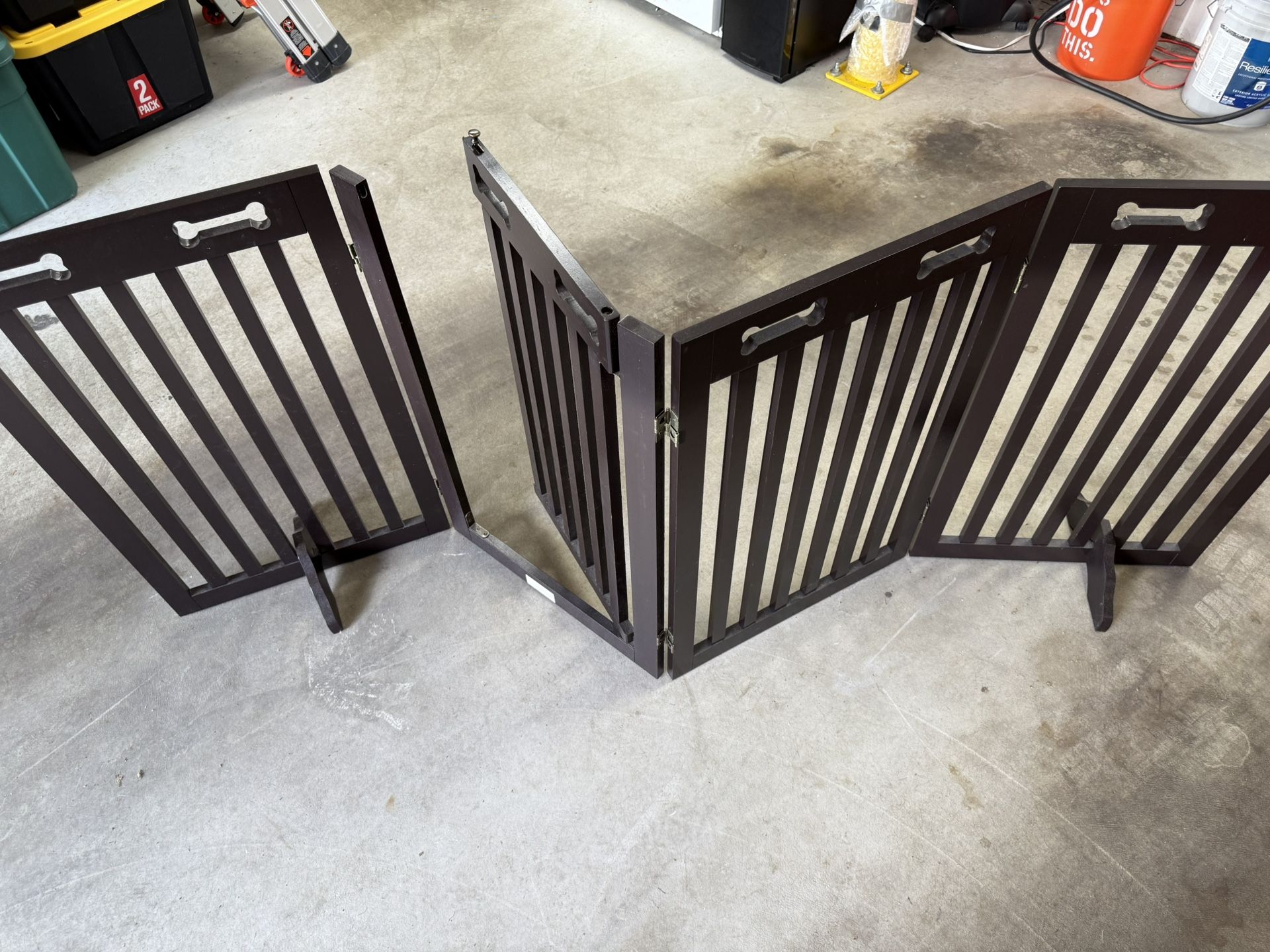 Arf Pets Freestanding Dog Gate w/Door, 4 Panel 360 Configurable Wooden Fence