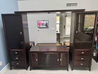 $200 obo Entertainment Center