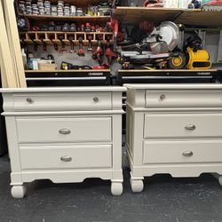 NIGHTSTAND “TAKE A LOOK”