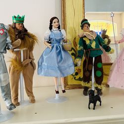 for Sale !! Barbie Wizard Of Oz  Set Of 5 Dolls
