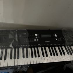 Yamaha Ew300 76key Portable Keyboard