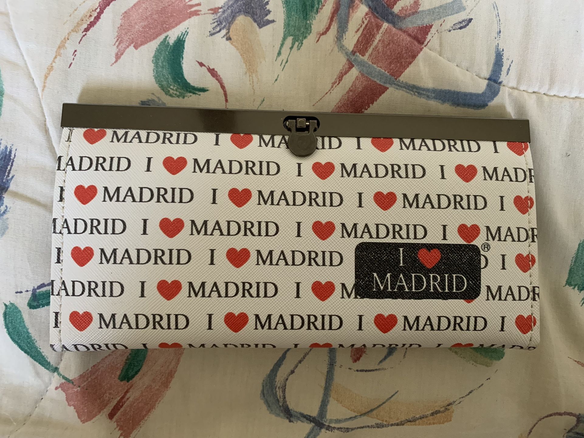 I Heart Love Madrid Accordion Wide Wallet White Red Black (8 Card Slots, 1 ID Slot, 1 Zipper Pocket)