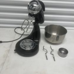 Sunbeam Mixmaster Heritage Series Model 2353 Black Stand Mixer w/Bowls & Beaters. Please note that the small cup is a measuring cup and the 4 bowls ar