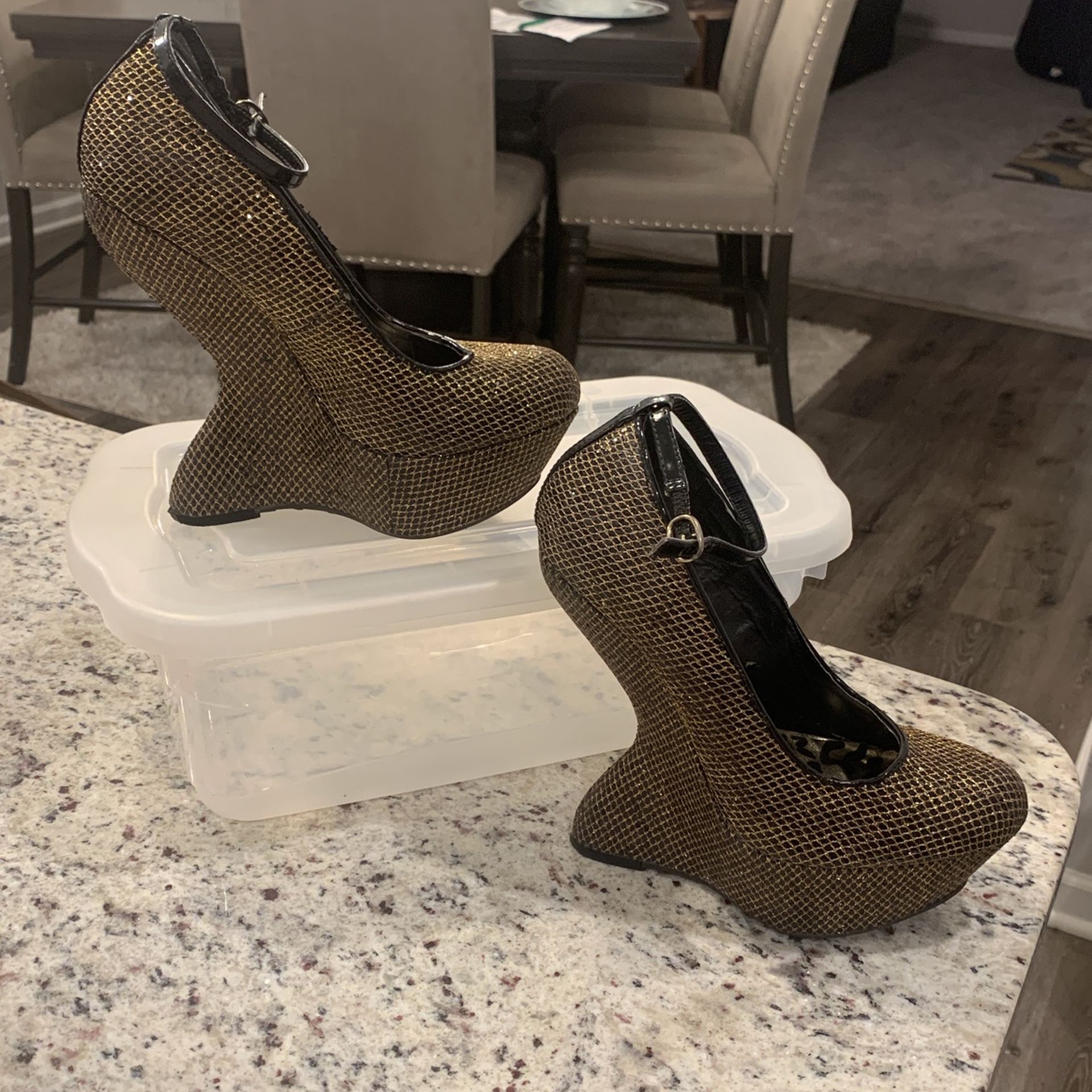 Gold & Black Heel 