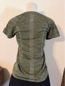 Lululemon top size 4