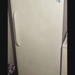 Frigidaire Freezer 20 Cubic Feet. GREAT PRICE!
