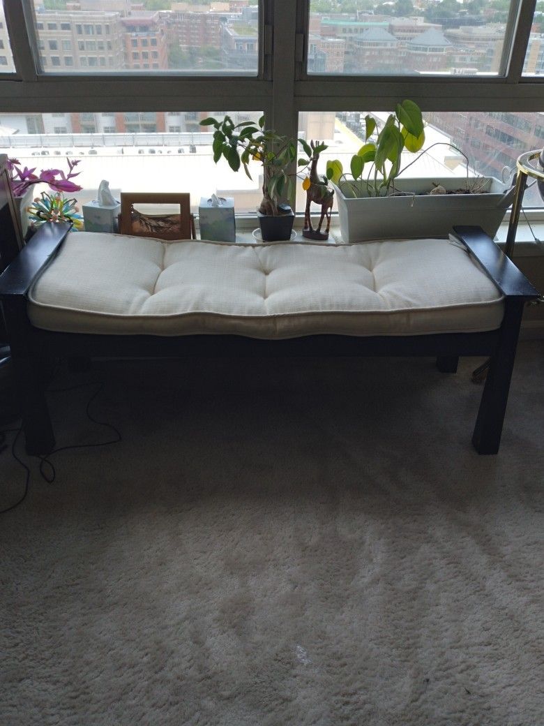 Beautiful Wooden Bench. Looks Great At The Foot Of Your Bed, But Place It Wherever You Like.