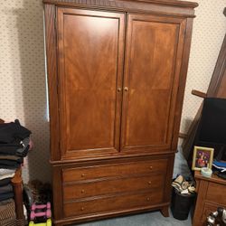 Chest / TV Stand 