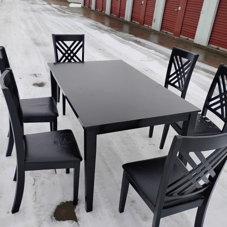 Dining room table (6 chairs)