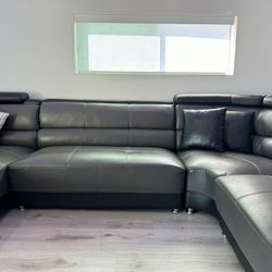 Gray & Black Couch 