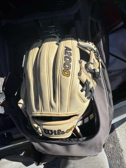 Wilson A2000 baseball glove