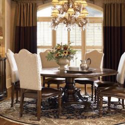 Dining Room Table & Chairs Set