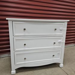3-Drawer Dresser