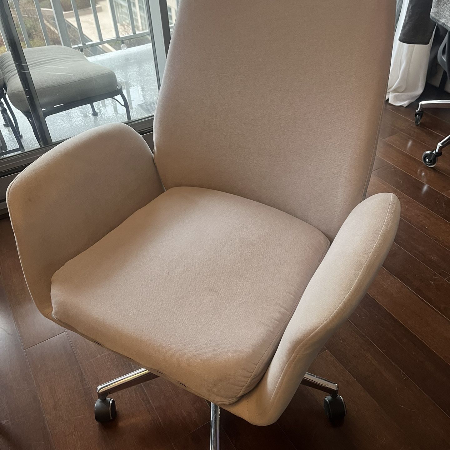 Desk Chair - Grey - OFM Modern (Retail: $176)