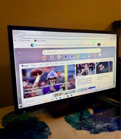 Element Flat Screen TV/Monitor w Remote