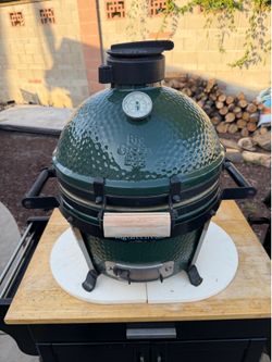 Big green egg up for sale cheap!  Comes with a lifetime warranty!! Like new!! Save hundreds of dollars!!! Father’s Day gift for the family!!