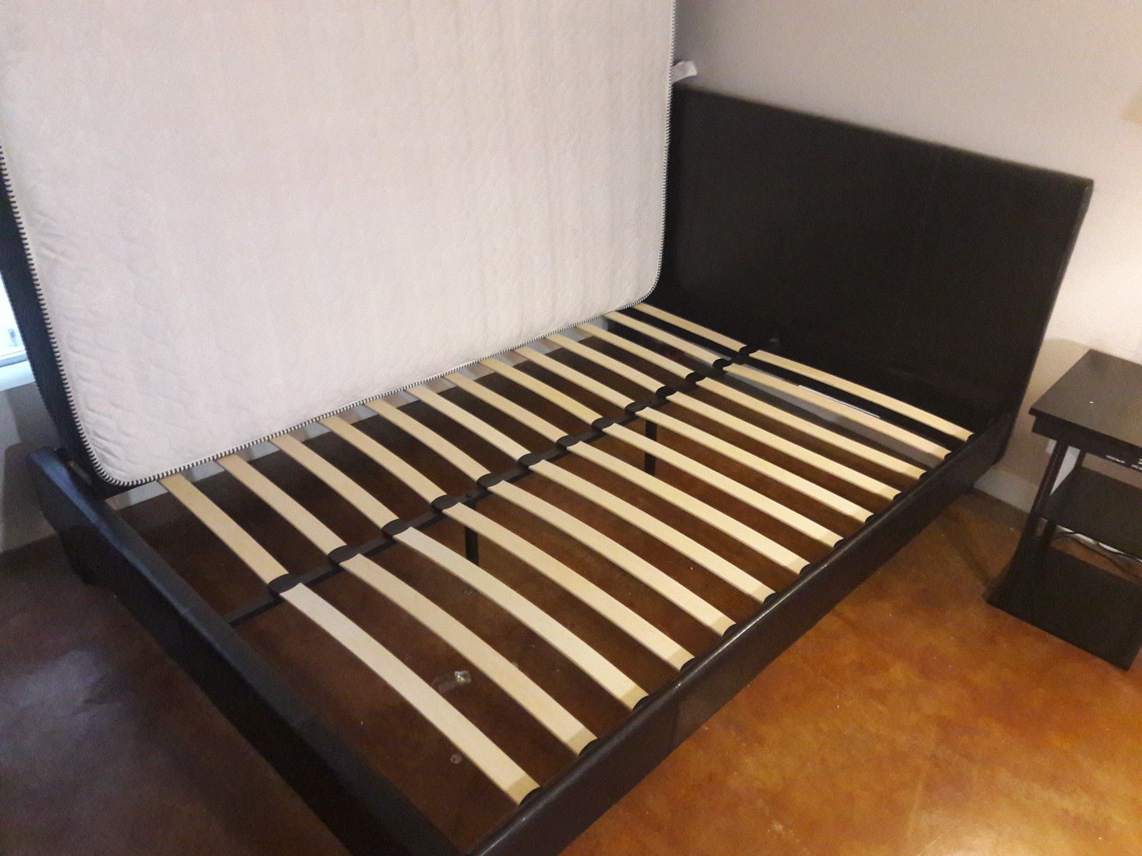 Bed frame leather Queen size. Ideal condition! 62"×85"