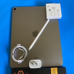 Apple IPad Air 13” (M2 chip / 2024  model) 128GB with Pen, keyboard & Accessories (warranty 10/2025) 