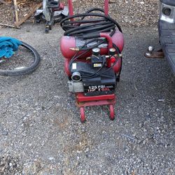 Dual tank air pressure a hundred and fifty p s I hardbucks