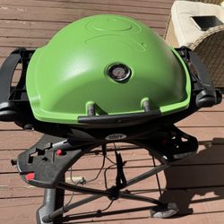 Weber Q 1200 Gas Grill Green WITH STAND + (1) 16 Oz Propane Tank - Never Used