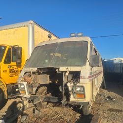 Rv For Parts( Free Must Tow )