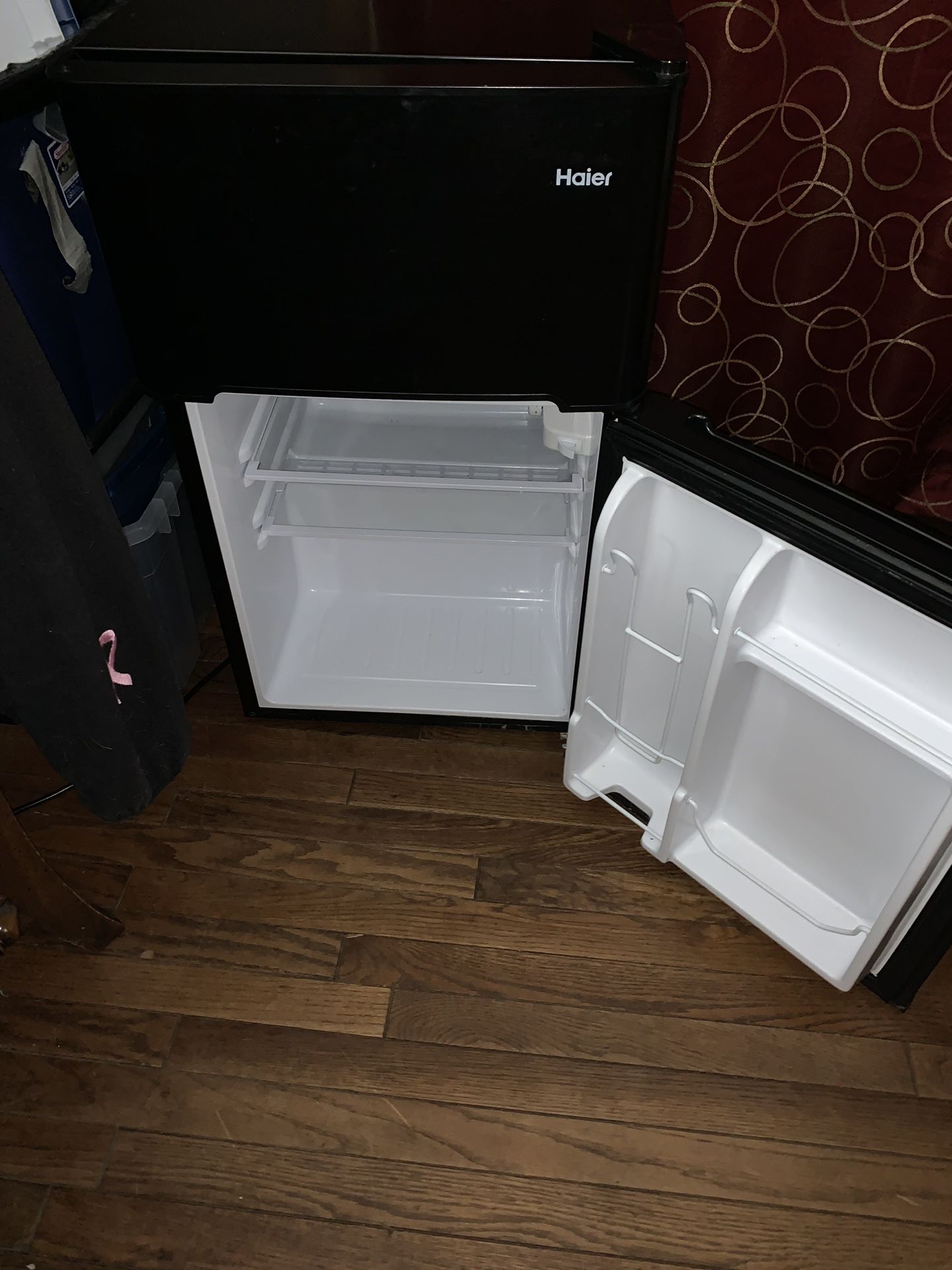 Mini fridge and freezer works 100% need gone looking to a electric stove