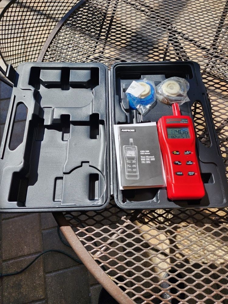 Amprobe CO2-100 Hand-held Carbon Dioxide Meter w/ Temperature Humidity + CAL kit