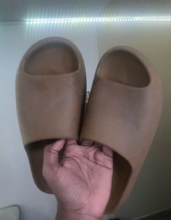 yeezy slides size 13 (not free throw offer)