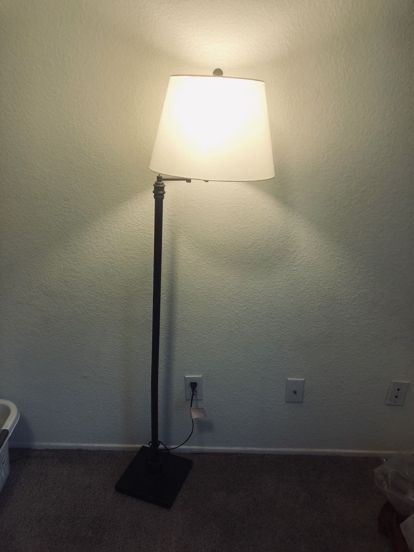 Corner flop lamp