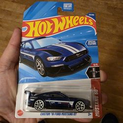 Hot Wheels Custom 18 Ford Mustang GT