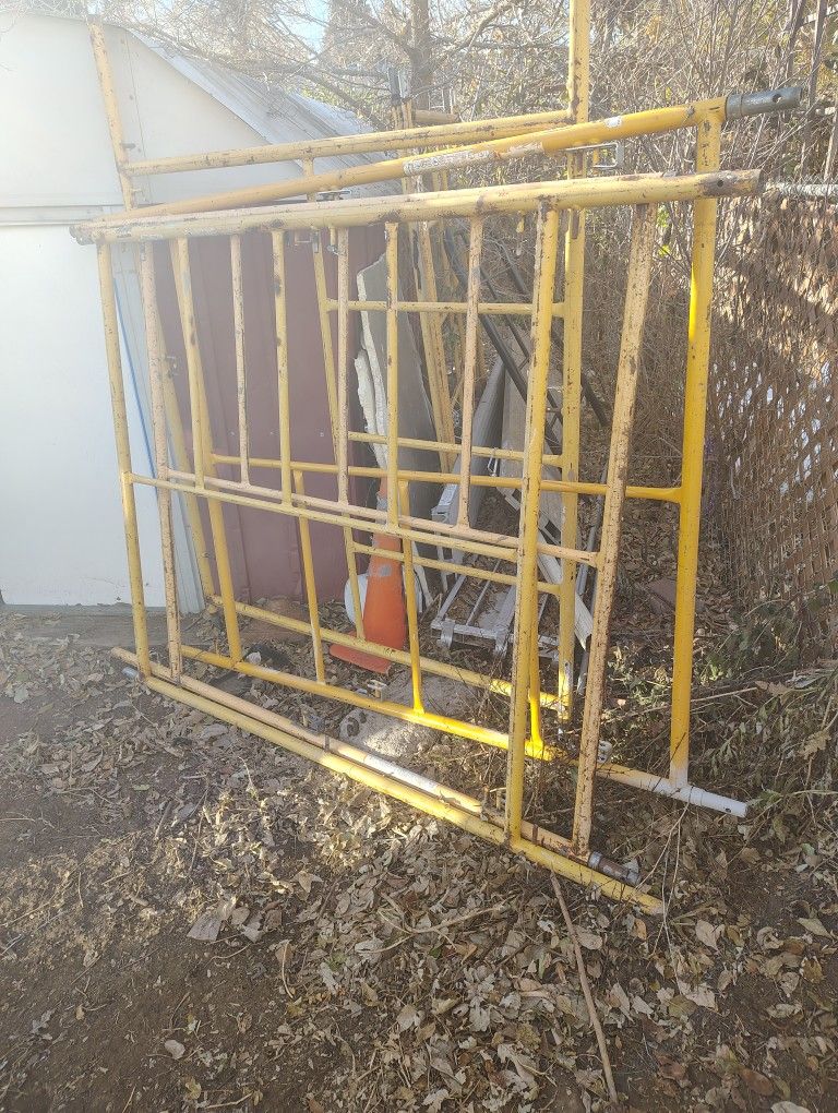6 Foot Scaffolding With 3 10ft Planks