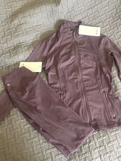 Define purple Lululemon jacket size 6