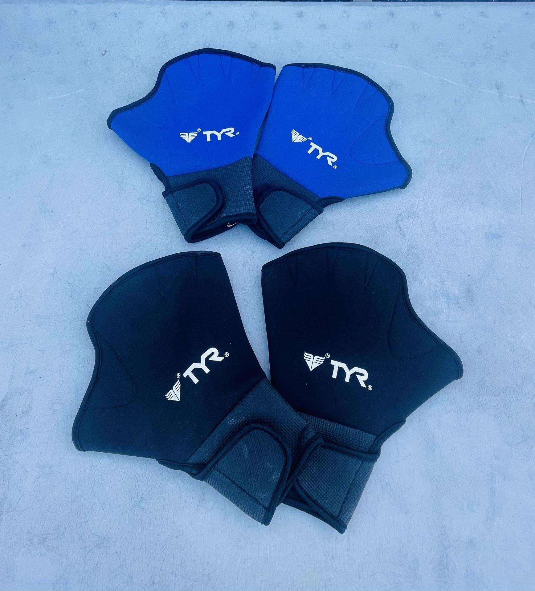 TYR Surf Aquatic Gloves Large /XL Body Surfing Both For $15