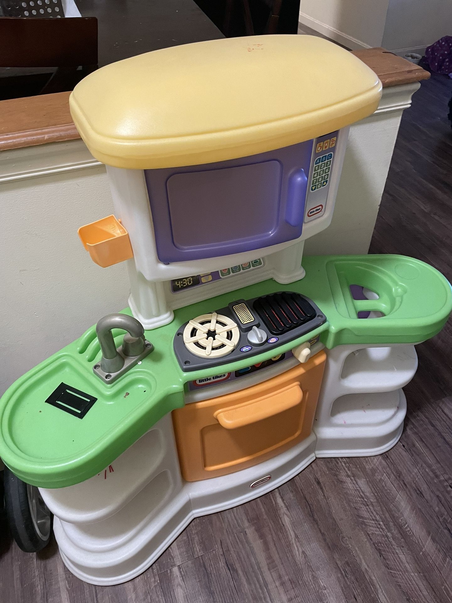 Kids Play Kitchen