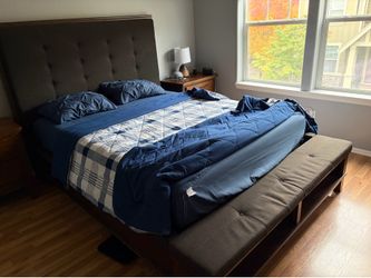 Queen size bed (full set)