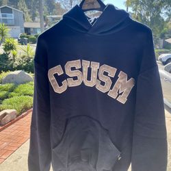 FREE. CSUM Sweatshirt   (M)