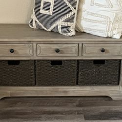 Beautiful Bench With Drawers & Storage Space 