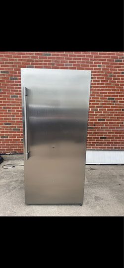 Frigidaire full refrigerator 21 cu.ft.