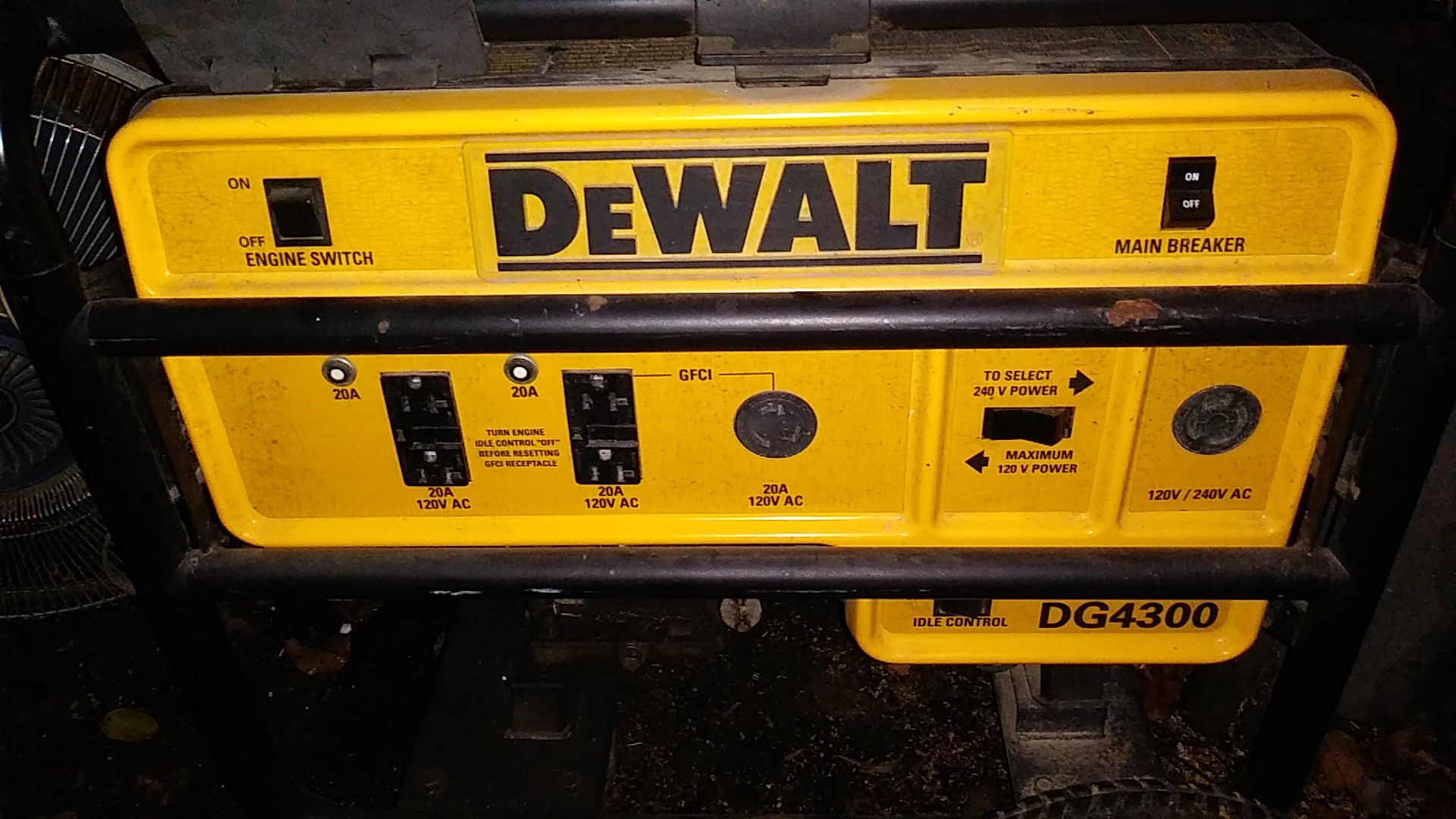 Dewalt 3500 watt generator with Honda motor, VGC.