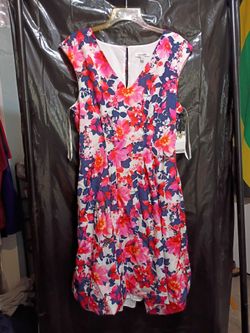Kensie Sleeveless V - Neck Floral Midi Dress Featuring A Vibrant Pink, Red, White, And Navy Blue Botanical Print With A Full Bubble Hem. Size 14.