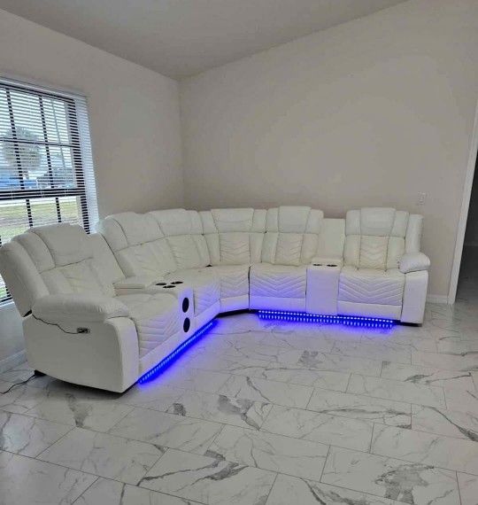 Electric Recliner Sofa/// Delivery Available