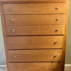 Solid Wood 5-Drawer Dresser | Classic & Timeless 