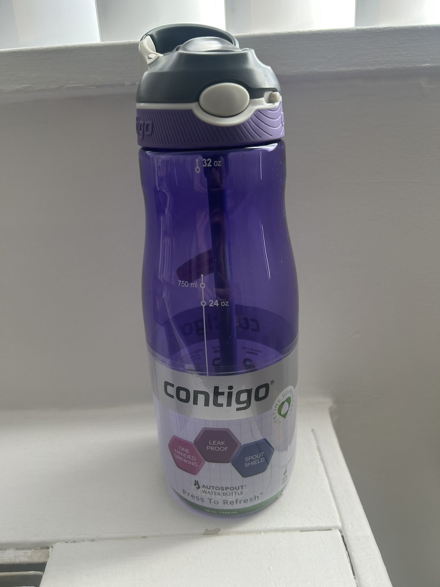 Contigo 32oz Water Bottle — New