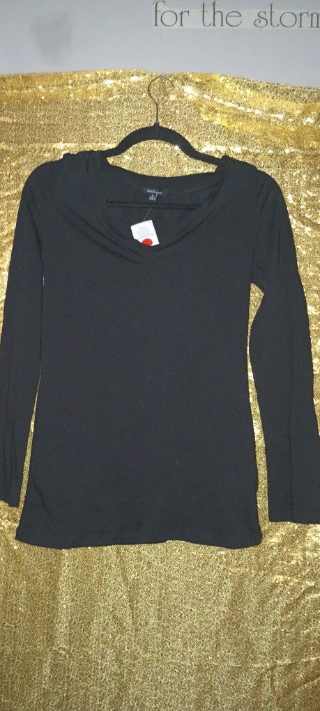 Women's Long Sleeve Tops Black And White Size Large And XL $3each